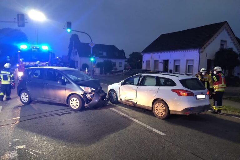 Verkehrsunfall auf Bundesstraße: Fahrerin wird verletzt
