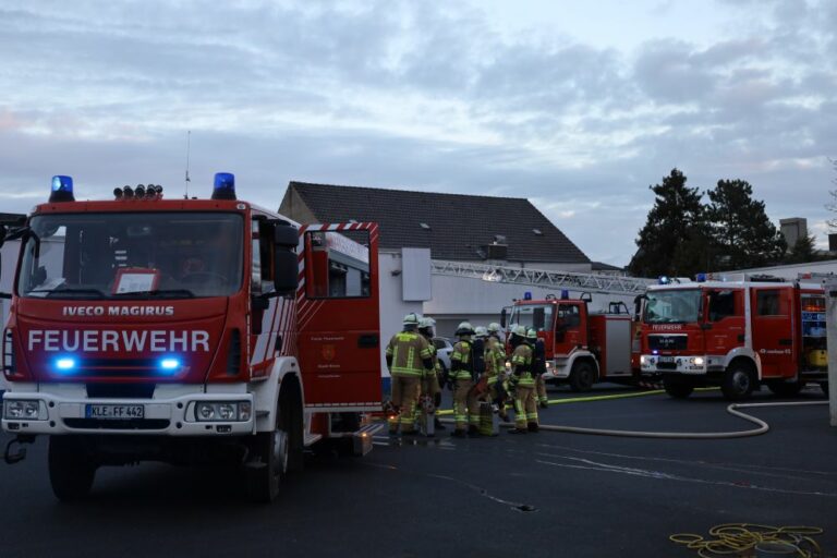 Kleve: Brand in einem Industriegebäude an der Thaerstraße