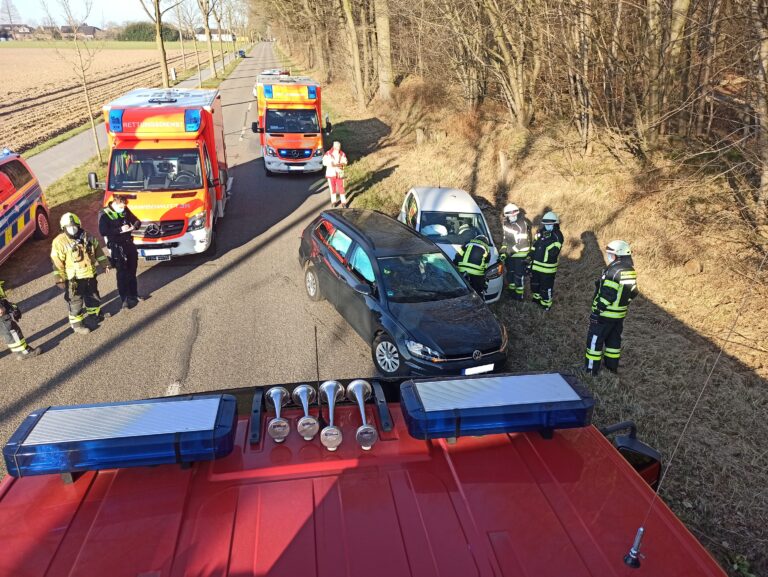 Verkehrsunfall: eCall alarmiert Feuerwehr in Bedburg-Hau