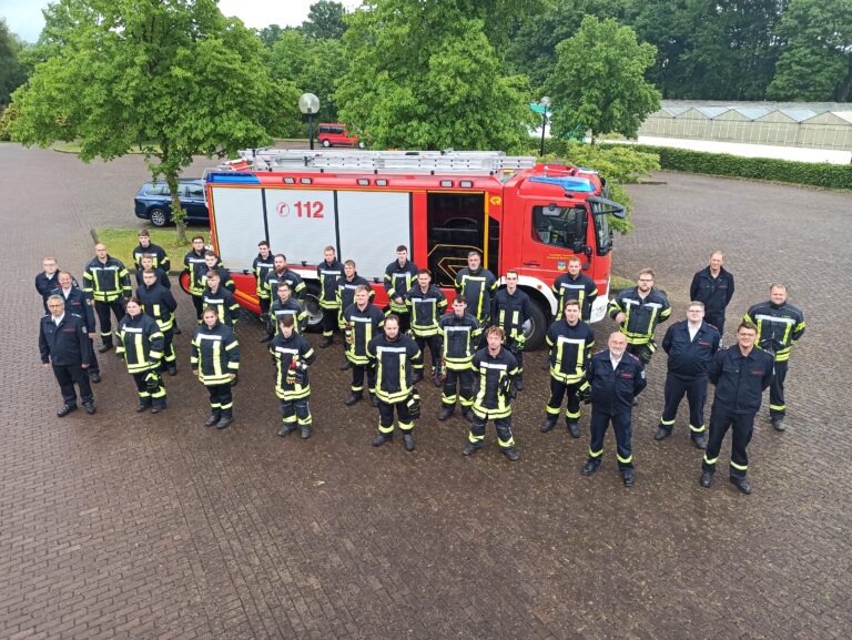 Grundausbildung in Bedburg-Hau: Feuerwehrnachwuchs schließt Prüfung erfolgreich ab