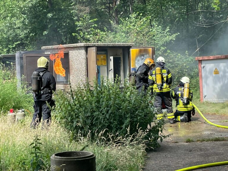 Freiwillige Feuerwehr Bedburg-Hau trainiert Gefahren an elektrischen Anlagen